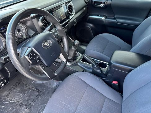 Used 2017 Toyota Tacoma TRD Off-Road image 10