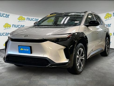 Used 2024 Toyota bZ4X XLE w/ Weather Package image 3