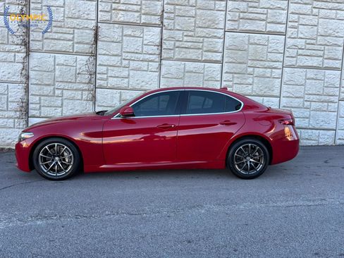 Used 2019 Alfa Romeo Giulia Sedan 4D image 7