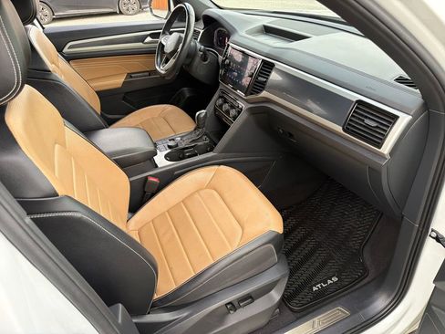 Used 2022 Volkswagen Atlas Cross Sport SEL Premium R-Line image 32