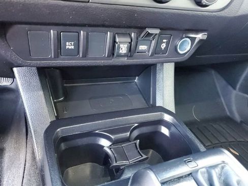 Used 2020 Toyota Tacoma TRD Sport image 25