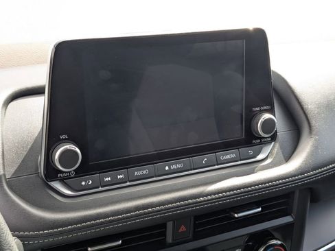 Used 2023 Nissan Rogue S image 19