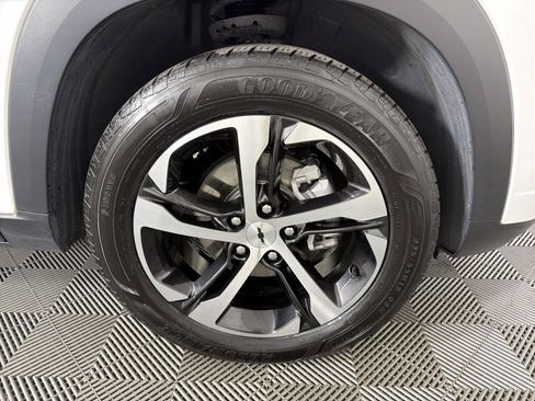 Used 2024 Chevrolet Trax RS w/ Sunroof Package FWD image 10