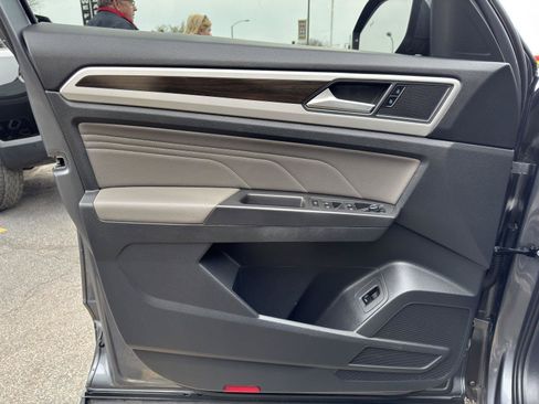 Used 2023 Volkswagen Atlas SE AWD/4WD image 17