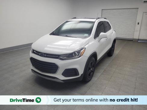 Used 2020 Chevrolet Trax LT w/ Sun & Sound Package FWD image 1