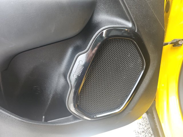 Used 2018 Jeep Renegade Altitude w/ UConnect 8.4 Nav Group FWD image 12
