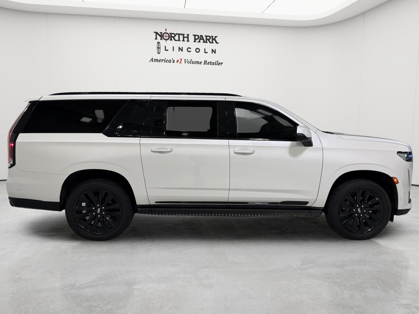 Used 2021 Cadillac Escalade ESV Sport Platinum w/ Heavy-Duty Trailer Package AWD/4WD image 6