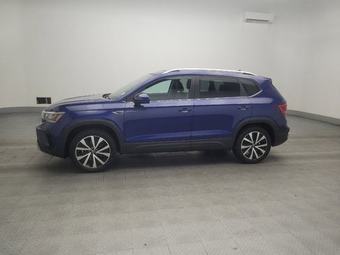 Used 2022 Volkswagen Taos SE w/ Panoramic Sunroof Package AWD/4WD image 2