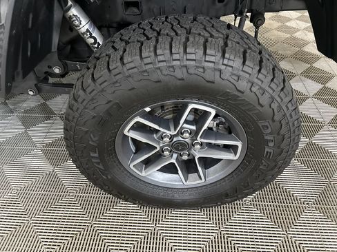 Used 2021 Jeep Gladiator Overland AWD/4WD image 11