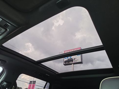 Used 2021 GMC Yukon SLT w/ Rear Media and Nav Package AWD/4WD image 20