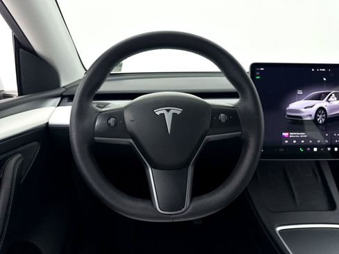 Used 2023 Tesla Model Y Long Range AWD/4WD image 3