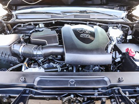 Certified 2023 Toyota Tacoma TRD Off-Road image 27