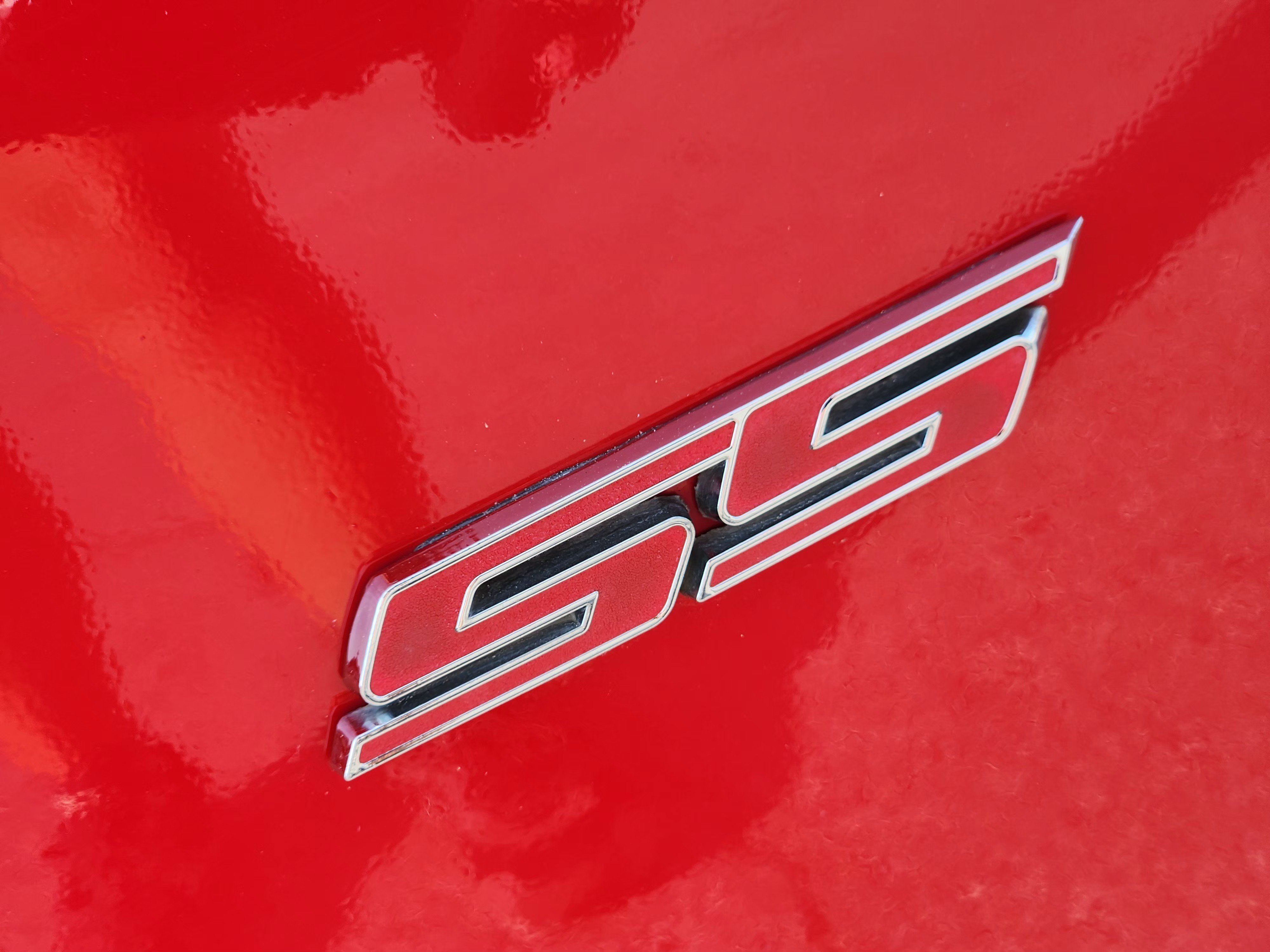 Used 2016 Chevrolet Camaro SS RWD image 12