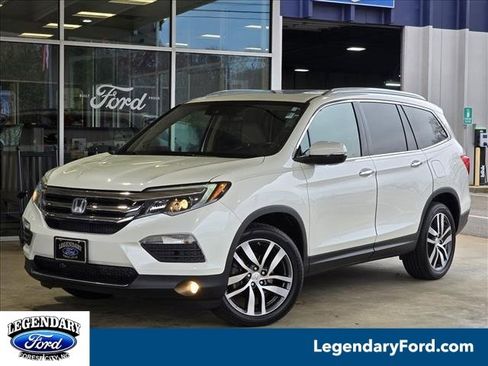 Used 2017 Honda Pilot Touring image 1