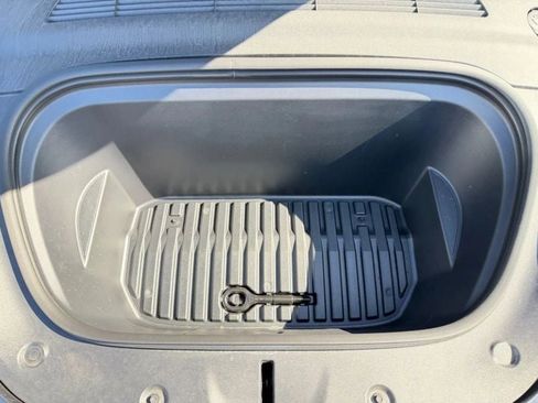 Used 2024 Tesla Model Y Long Range image 31