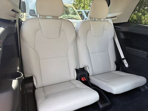 Used 2020 Volvo XC90 T5 Momentum w/ Protection Package Premier FWD image 32