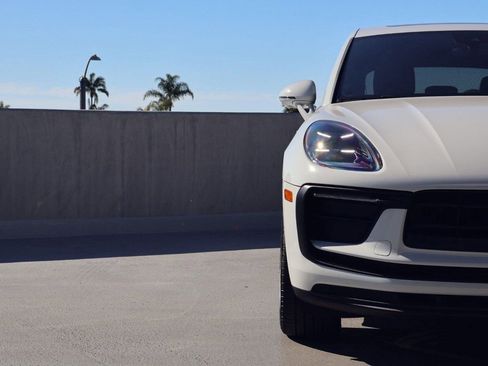 Certified 2025 Porsche Macan AWD/4WD image 22