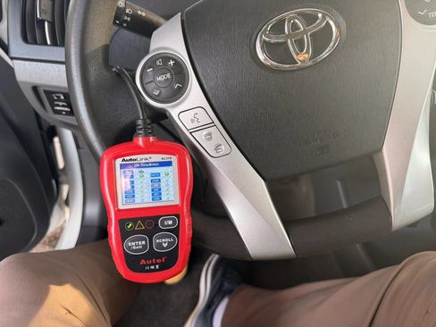 Used 2010 Toyota Prius Five FWD image 39