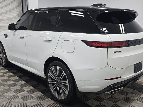 Used 2025 Land Rover Range Rover Sport Dynamic SE AWD/4WD image 2