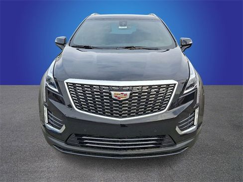 New 2025 Cadillac XT5 Luxury image 2