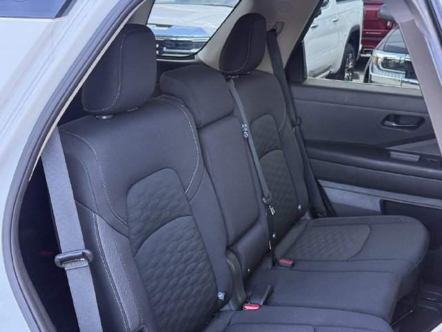 Used 2024 Nissan Pathfinder SV FWD image 31