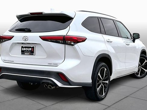 Used 2022 Toyota Highlander XSE image 12