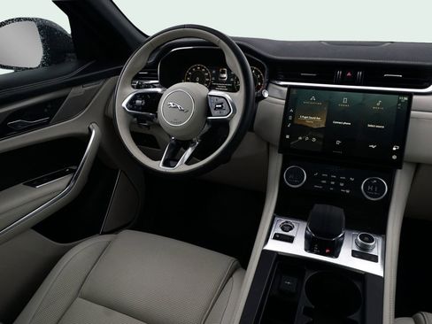 Used 2025 Jaguar F-PACE R-Dynamic S image 21