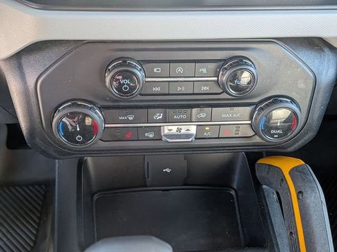 Used 2022 Ford Bronco Badlands w/ Sasquatch Package AWD/4WD image 23