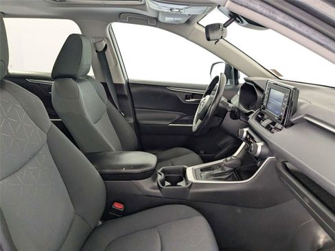 Used 2021 Toyota RAV4 XLE w/ Convenience Package FWD image 30
