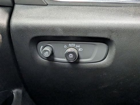 Used 2023 Chevrolet Traverse LT image 17