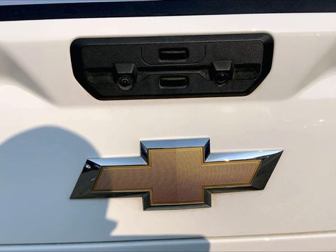 Used 2022 Chevrolet Silverado 1500 LTZ AWD/4WD image 10