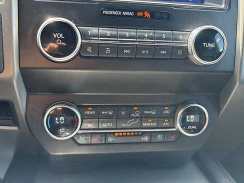 Used 2020 Ford Expedition Max XLT w/ Equipment Group 202A RWD image 26
