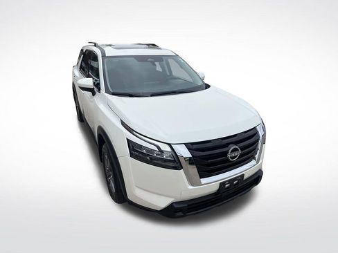 Certified 2024 Nissan Pathfinder SV w/ SV Premium Package AWD/4WD image 39