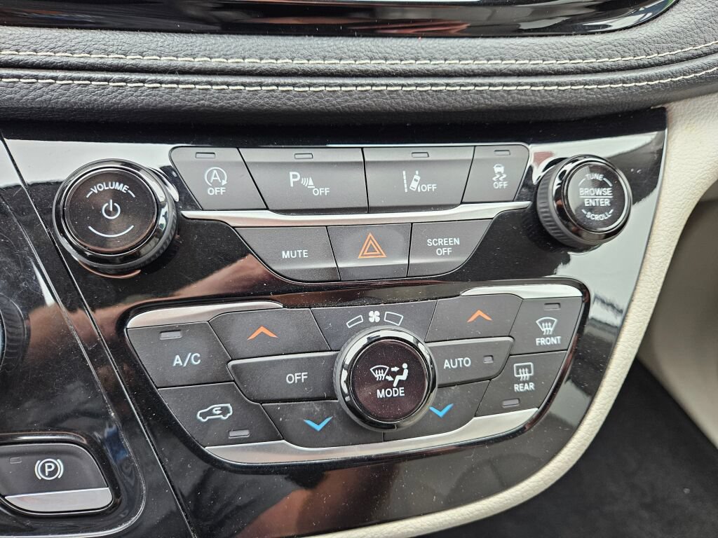 Used 2021 Chrysler Pacifica Touring-L FWD image 23