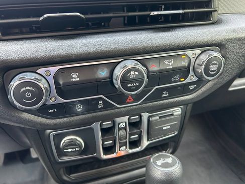Used 2025 Jeep Wrangler Unlimited Sport AWD/4WD image 31