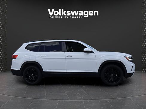 Used 2023 Volkswagen Atlas SE w/ Black Wheel Package FWD image 9