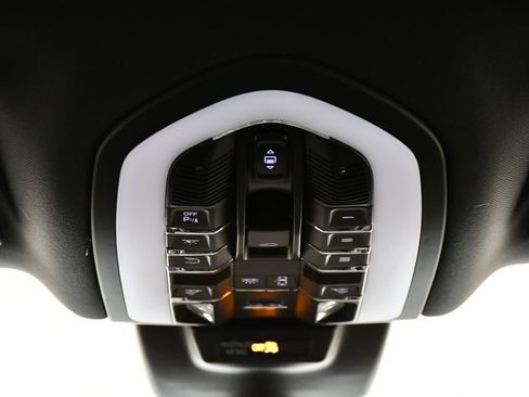 Certified 2026 Porsche Macan AWD/4WD image 24
