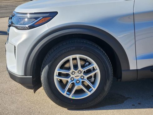 New 2026 Ford Explorer Active RWD image 9