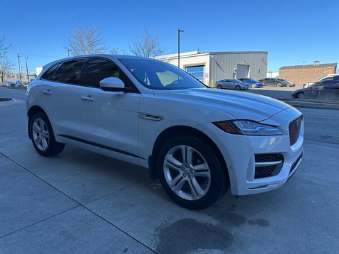 Used 2017 Jaguar F-PACE R-Sport image 1
