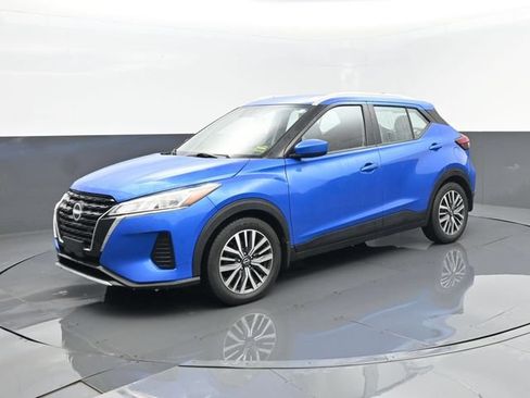 Used 2022 Nissan Kicks SV FWD image 1