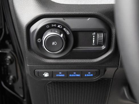 Used 2025 Jeep Wrangler Unlimited Sport S 4xe w/ Convenience Group AWD/4WD image 18