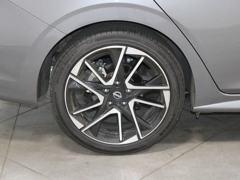 Used 2025 Nissan Sentra SR FWD image 12