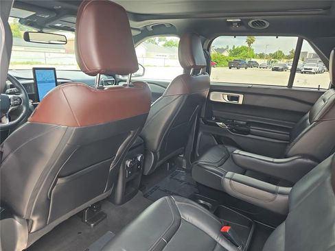 Used 2021 Ford Explorer Platinum w/ Equipment Group 601A AWD/4WD image 14