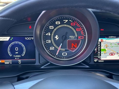 Used 2022 Ferrari F8 Tributo RWD image 32