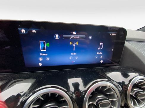 Used 2025 Mercedes-Benz GLA 250 4MATIC image 17