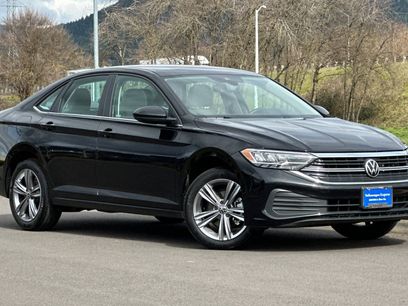 Used 2023 Volkswagen Jetta SE w/ Panoramic Sunroof Package