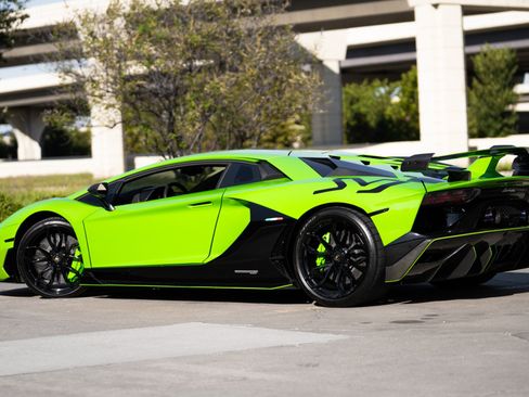 Used 2019 Lamborghini Aventador SVJ image 3