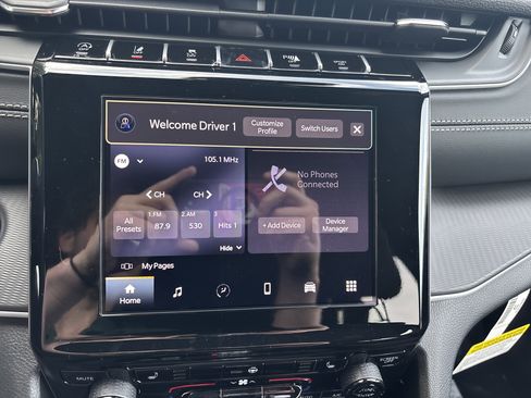 New 2025 Jeep Grand Cherokee Laredo X w/ Luxury Tech Group I image 25