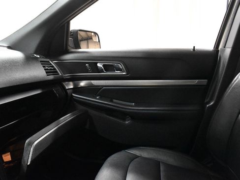 Used 2018 Ford Explorer XLT w/ Equipment Group 202A AWD/4WD image 21