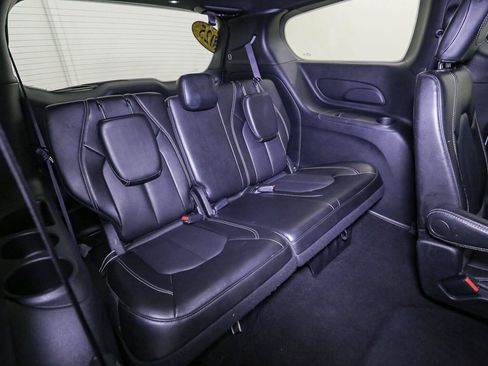 Used 2025 Chrysler Pacifica Select FWD image 20